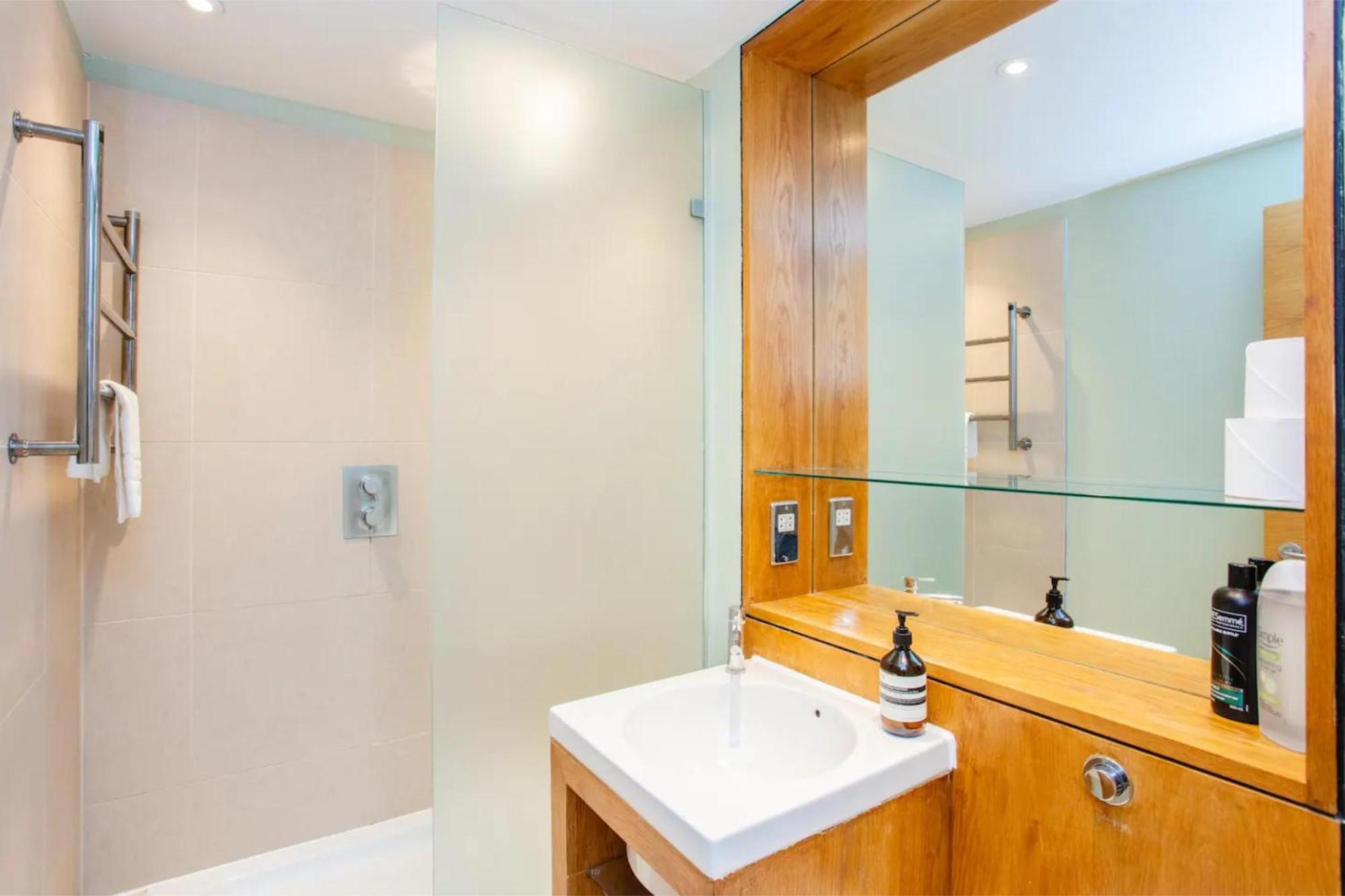 Modern 3 Bedroom Apartment In Paddington London Exterior photo